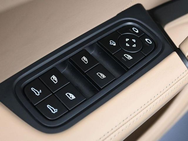 Photo of 2024 Montego Blue Metallic Porsche Cayenne