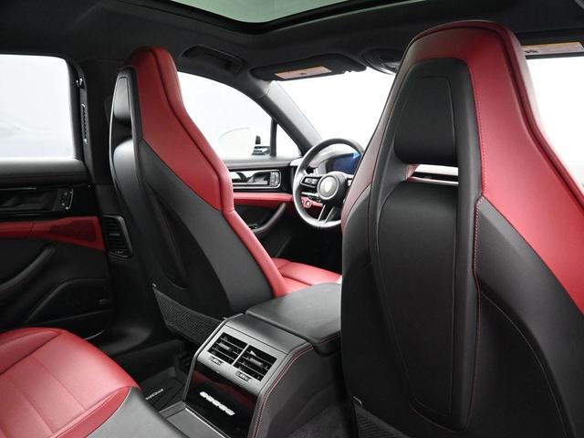 Photo of 2025 Ice Grey Metallic Porsche Panamera