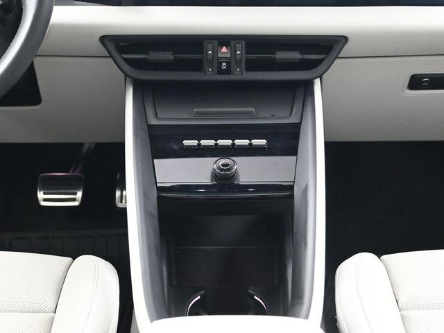 Photo of 2025 PROVENCE Porsche Macan