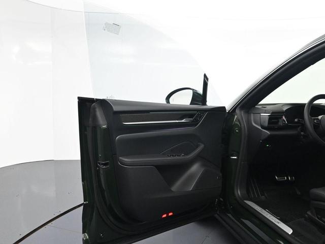 Photo of 2025 Oak Porsche Macan