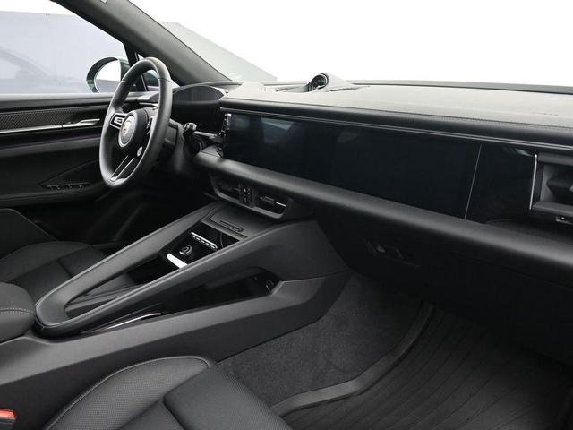 Photo of 2025 Oak Porsche Macan