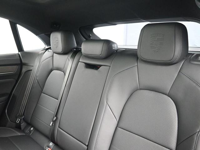 Photo of 2025 Oak Porsche Macan