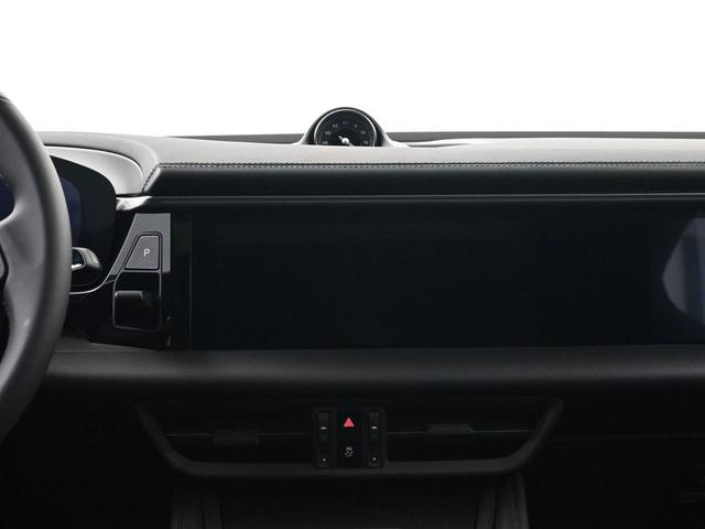 Photo of 2025 Oak Porsche Macan