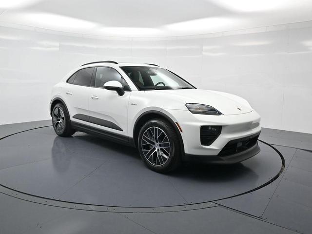 Photo of 2025 White Porsche Macan