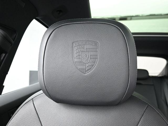 Photo of 2025 Black Metallic Porsche Cayenne