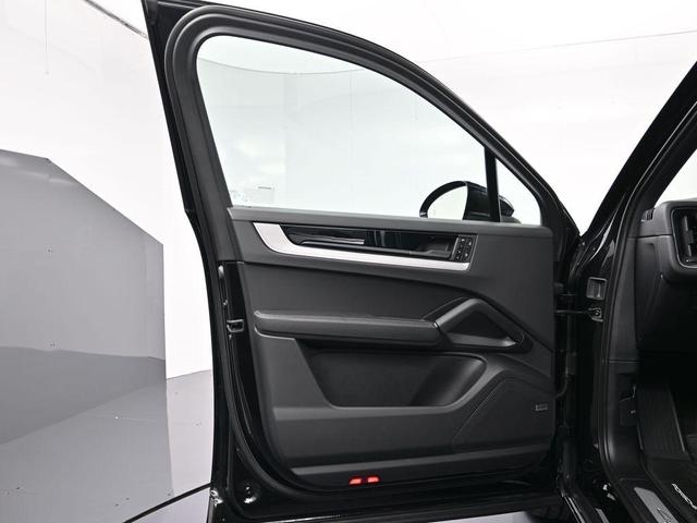 Photo of 2025 Black Metallic Porsche Cayenne