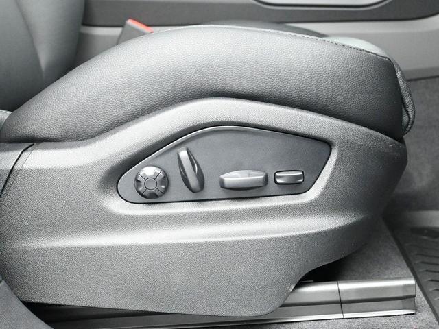 Photo of 2025 Black Metallic Porsche Cayenne