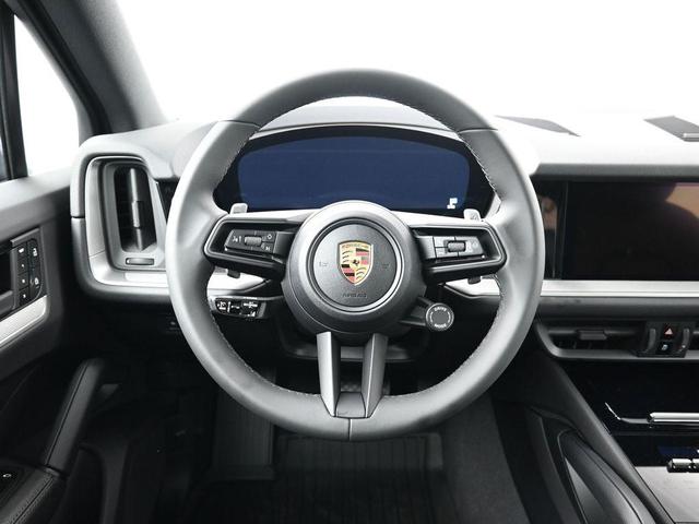 Photo of 2025 Black Metallic Porsche Cayenne