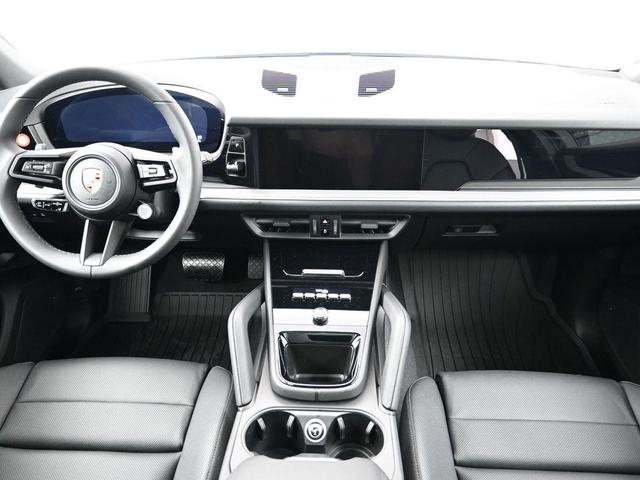 Photo of 2025 Black Metallic Porsche Cayenne