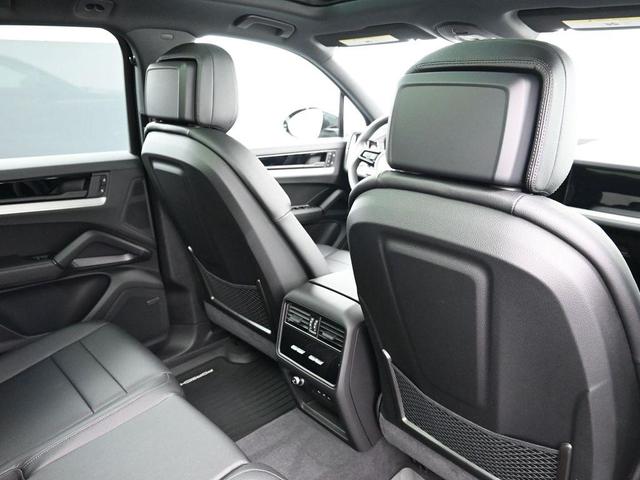 Photo of 2025 Black Metallic Porsche Cayenne