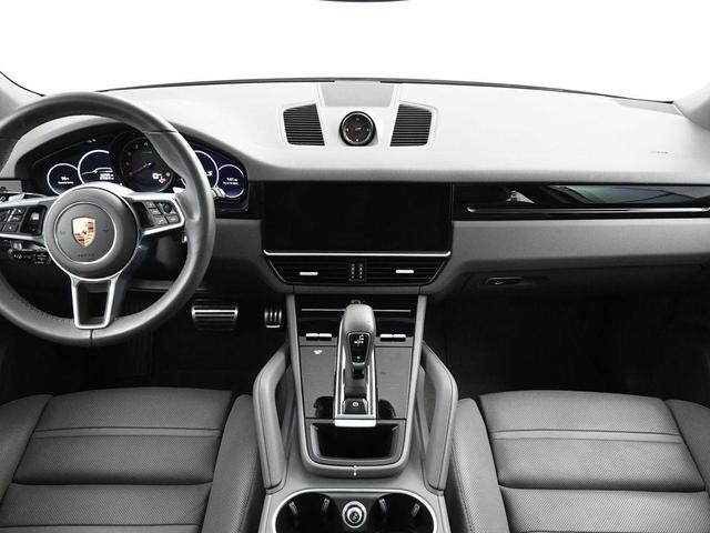 Photo of 2022 Dolomite Silver Metallic Porsche Cayenne
