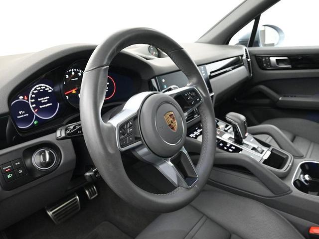 Photo of 2022 Dolomite Silver Metallic Porsche Cayenne