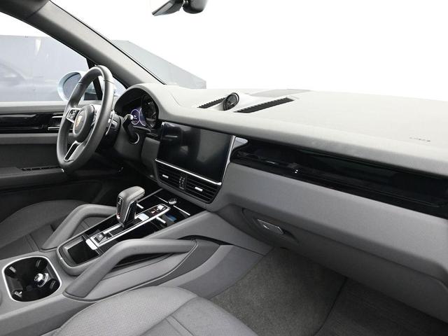 Photo of 2022 Dolomite Silver Metallic Porsche Cayenne