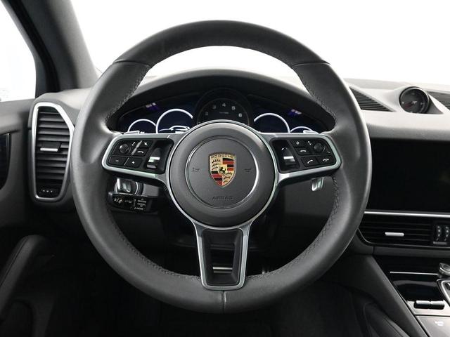 Photo of 2022 Dolomite Silver Metallic Porsche Cayenne