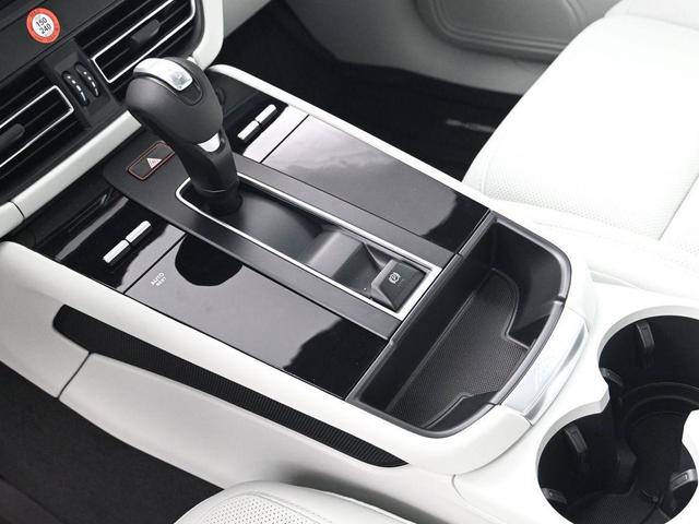Photo of 2025 Chalk Porsche Macan