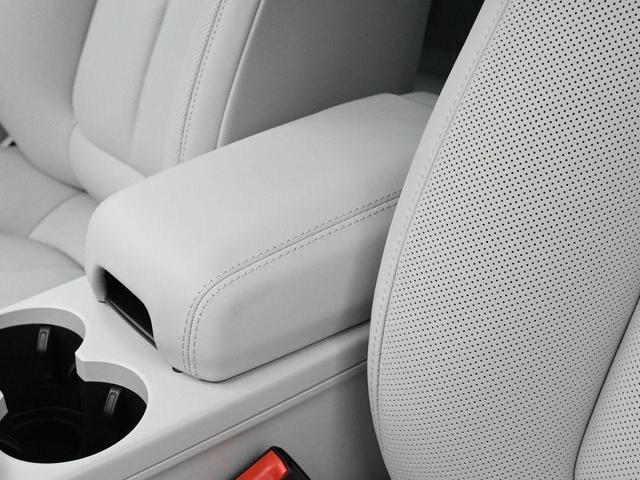 Photo of 2025 Chalk Porsche Macan