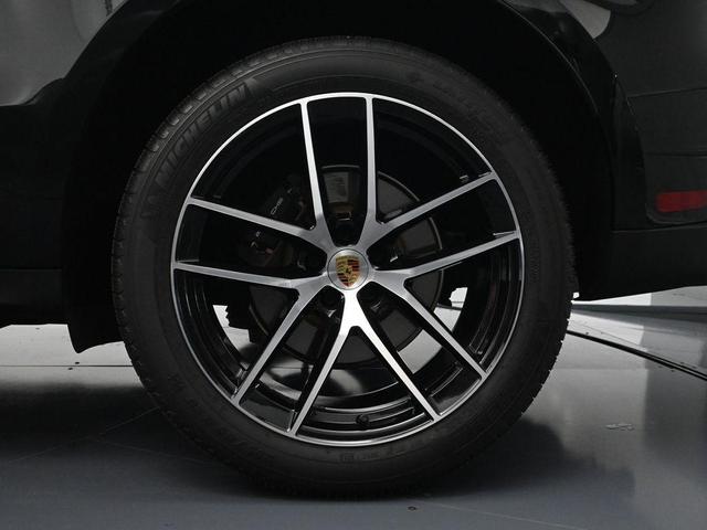 Photo of 2025 Black Porsche Macan