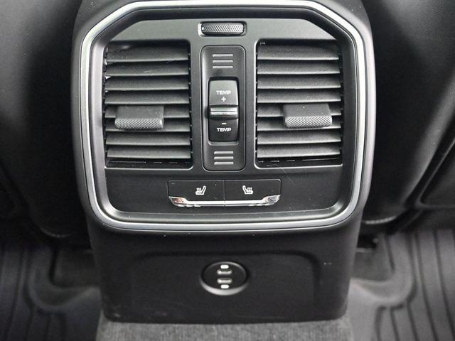 Photo of 2024 White Porsche Macan