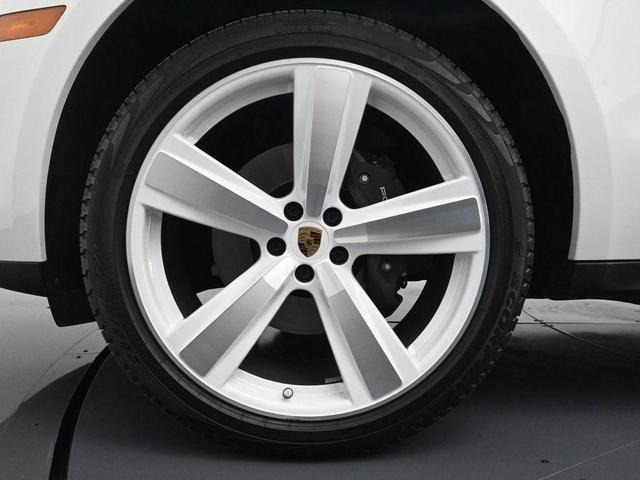 Photo of 2024 White Porsche Macan