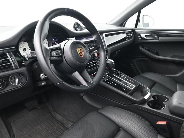 Photo of 2024 White Porsche Macan