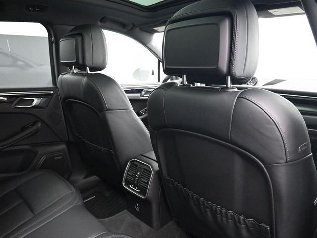 Photo of 2024 White Porsche Macan