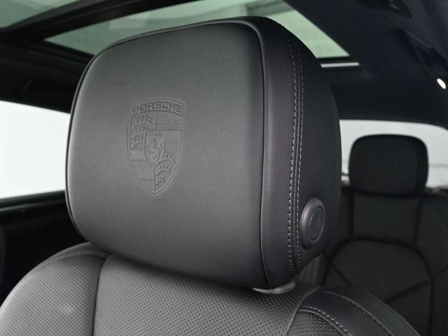 Photo of 2024 White Porsche Macan