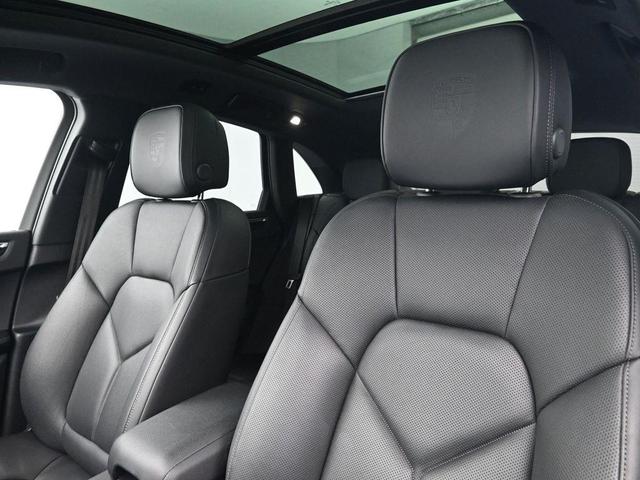 Photo of 2024 White Porsche Macan
