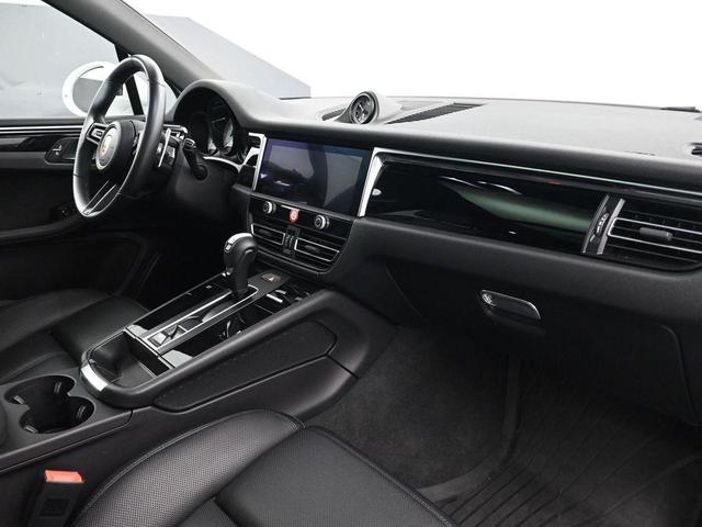 Photo of 2024 White Porsche Macan