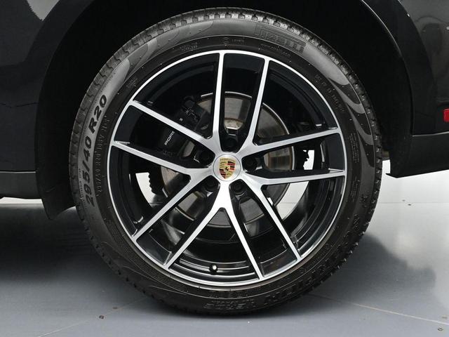 Photo of 2025 Jet Black Metallic Porsche Macan