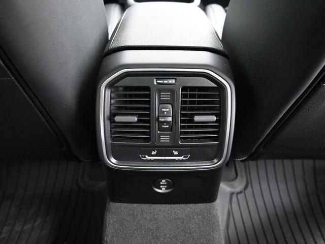 Photo of 2025 Jet Black Metallic Porsche Macan