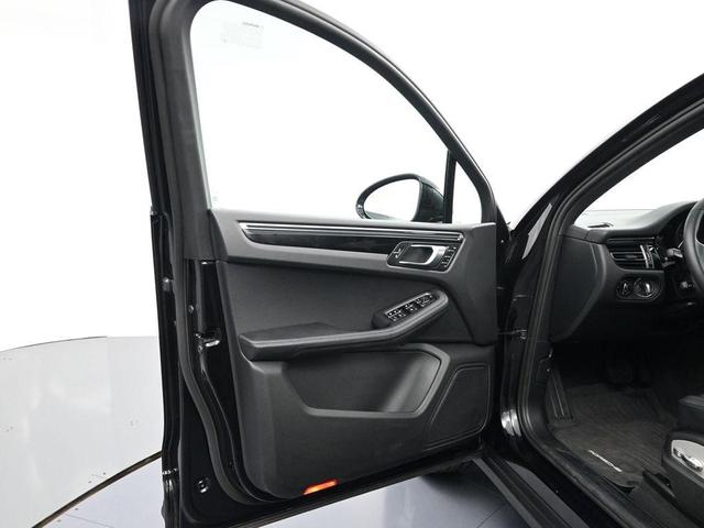 Photo of 2025 Jet Black Metallic Porsche Macan