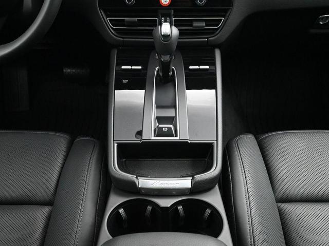 Photo of 2025 Jet Black Metallic Porsche Macan