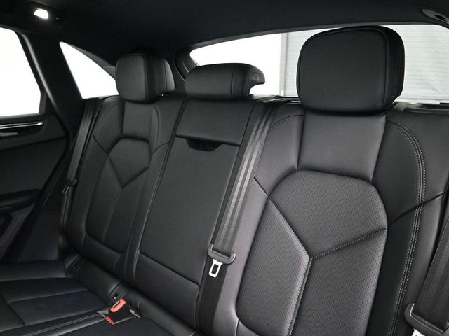 Photo of 2025 Jet Black Metallic Porsche Macan