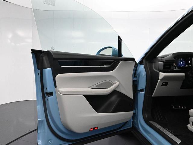 Photo of 2025 Frozen Blue Porsche Macan