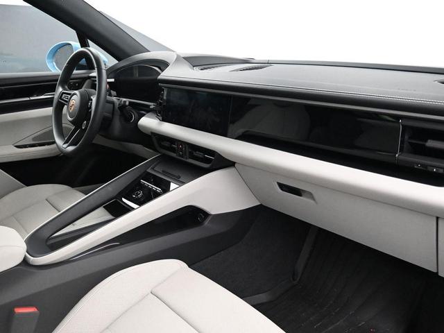 Photo of 2025 Frozen Blue Porsche Macan