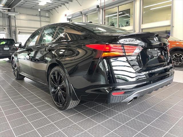 Photo of 2022 Super Black Nissan Altima