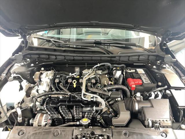 Photo of 2022 Super Black Nissan Altima