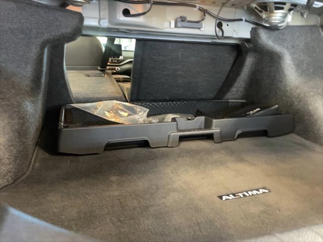 Photo of 2024 Gray Sky Pearl Nissan Altima
