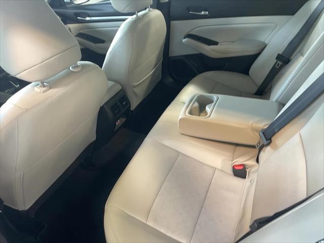 Photo of 2025 Pearl White Tricoat Nissan Altima