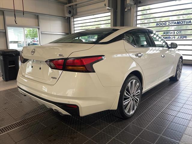 Photo of 2025 Pearl White Tricoat Nissan Altima