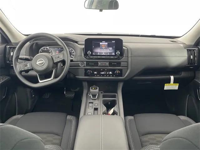 Photo of 2025 Brilliant Silver Nissan Pathfinder