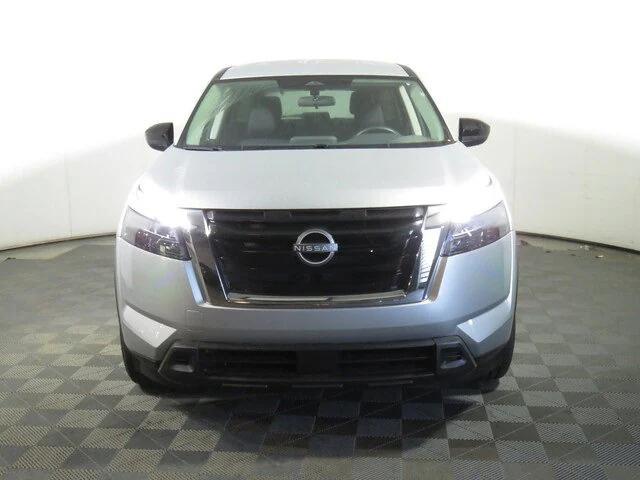 Photo of 2025 Brilliant Silver Nissan Pathfinder
