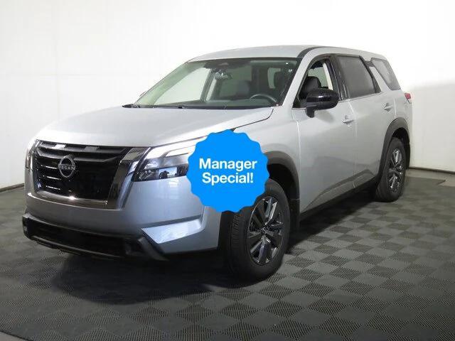 Photo of 2025 Brilliant Silver Nissan Pathfinder