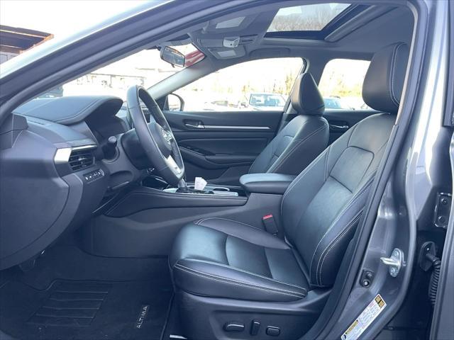Photo of 2024 Gun Metallic Nissan Altima