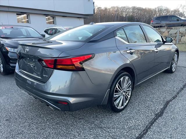 Photo of 2024 Gun Metallic Nissan Altima