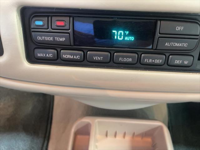 Photo of 1997 Green Lincoln Town Car