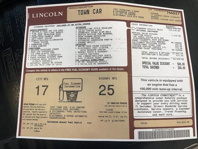 Photo of 1997 Green Lincoln Town Car