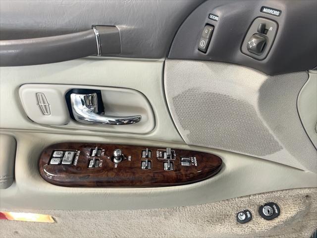 Photo of 1997 Green Lincoln Town Car