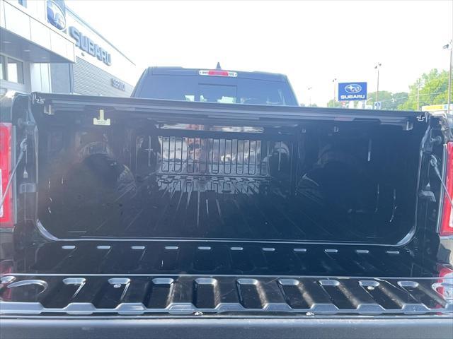 Photo of 2022 Diamond Black Crystal Pearlcoat RAM 1500
