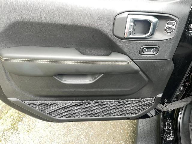 Photo of 2025 Black Clearcoat Jeep Wrangler